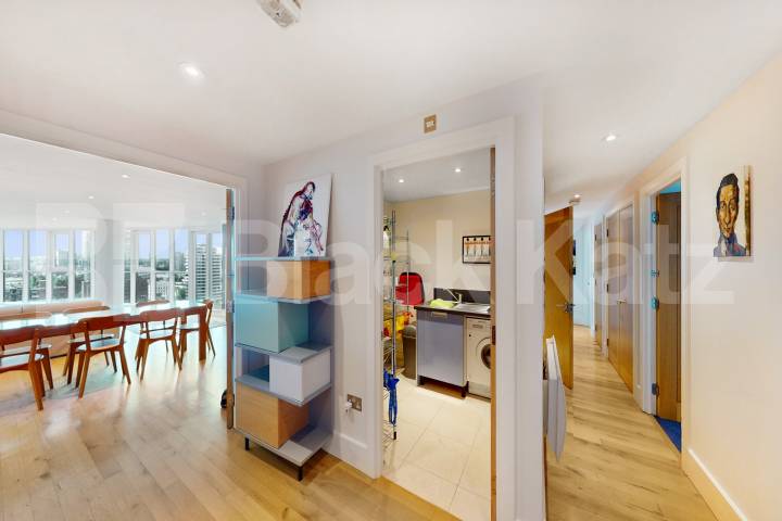 Stunning 3 bed 3 bath overlooking the Thames Flagstaff House St George Wharf, Vauxhall
